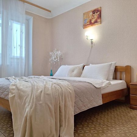4 Ліжка З Балконом Документи Для Відряджень Мережа Alex Apartments Безконтатне Заселення 24-7 Poltava Kültér fotó